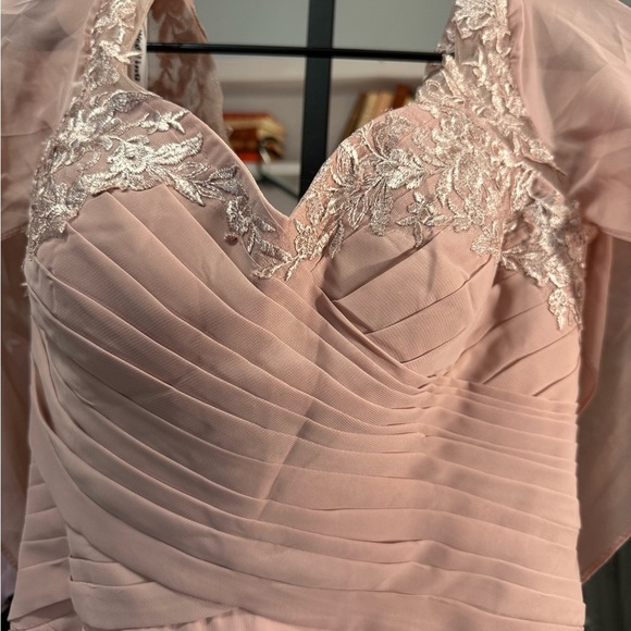 NWOT-Chic Blush Maxi Dress with Lace Accents has Cape sleeves. New no tags - Picture 2 of 10